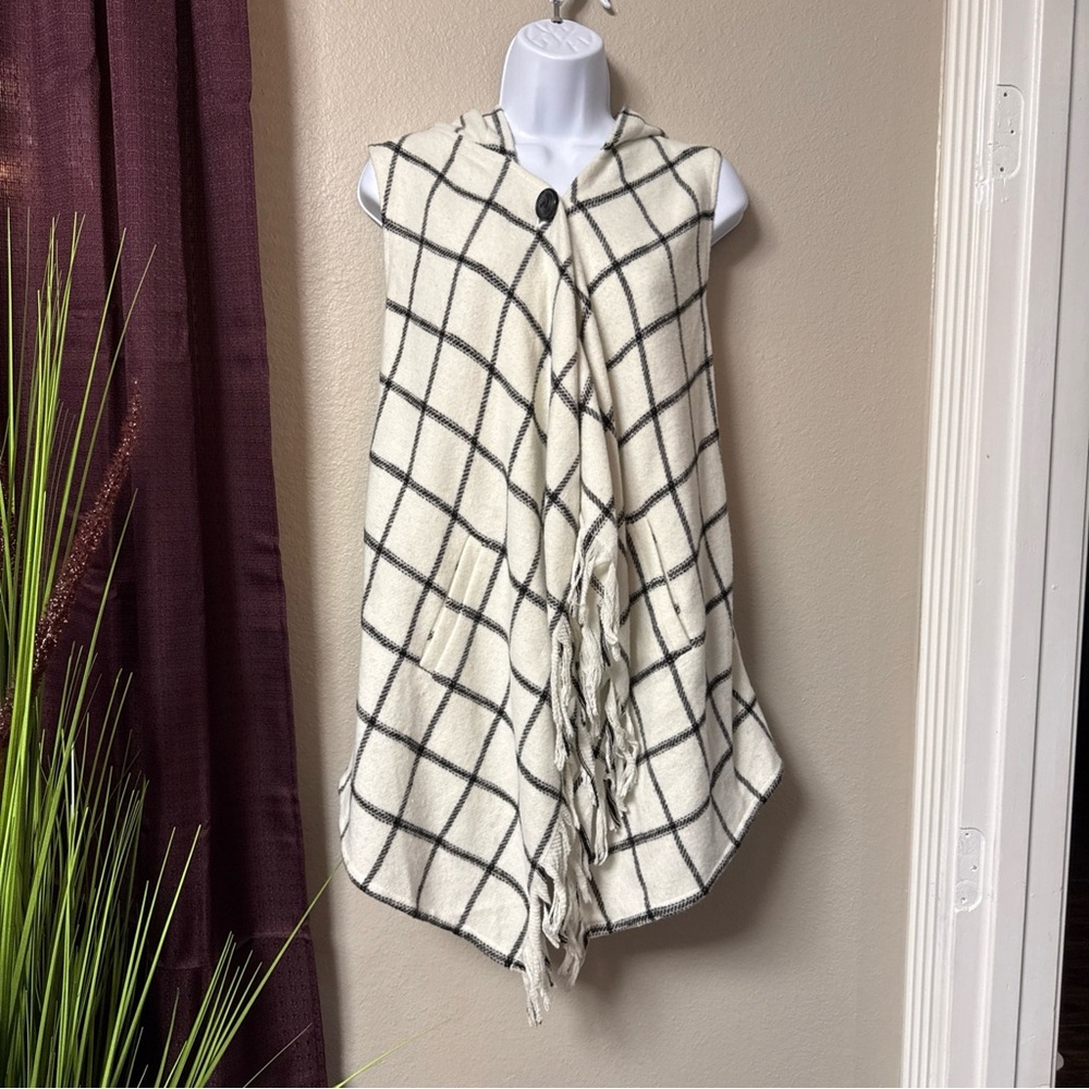 #757 Jolt Black/Offf White Single Button Hooded Poncho/Cap Size Small